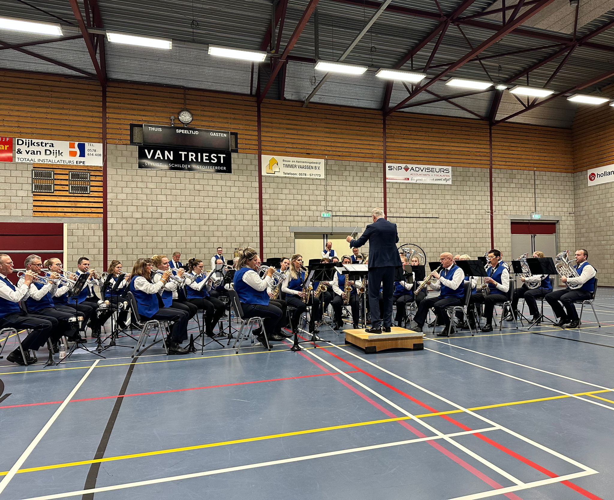 Foto: Indrukwekkend dubbelconcert van Vaassens Fanfare Corps en Ons Genoegen