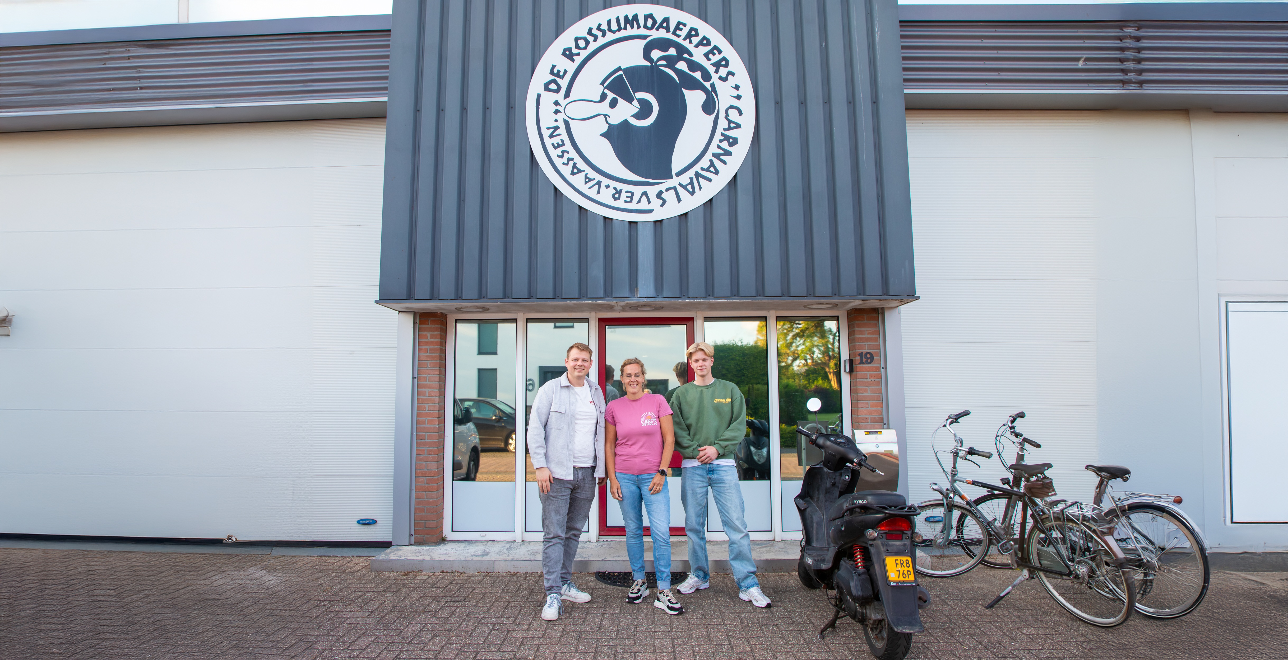 Foto: Opnieuw diploma’s voor beveiliging bij feesten van De Rossumdaerpers