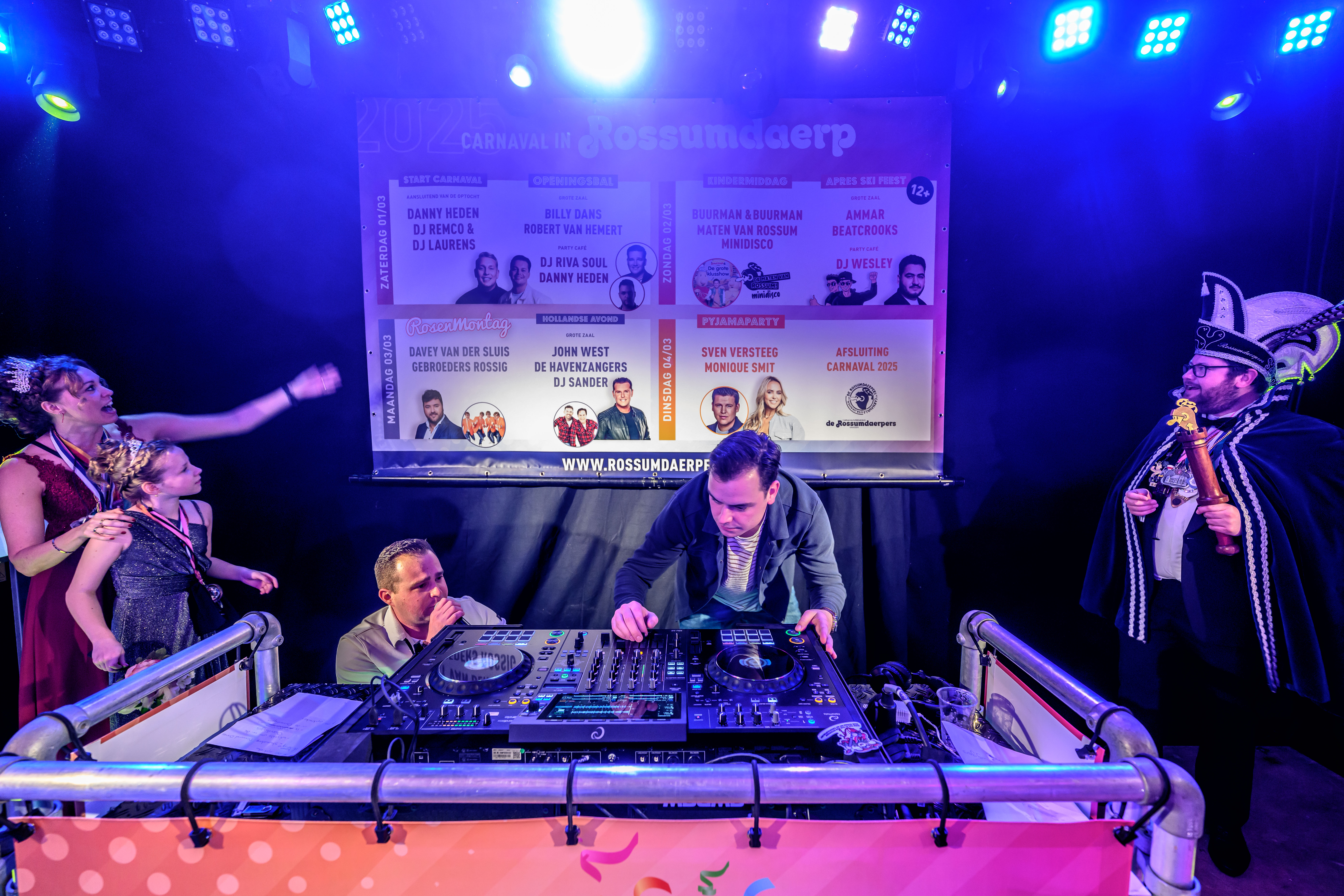 Foto: Onder meer Sven Versteeg, Beatcrooks en De Havenzangers bij carnaval 2025