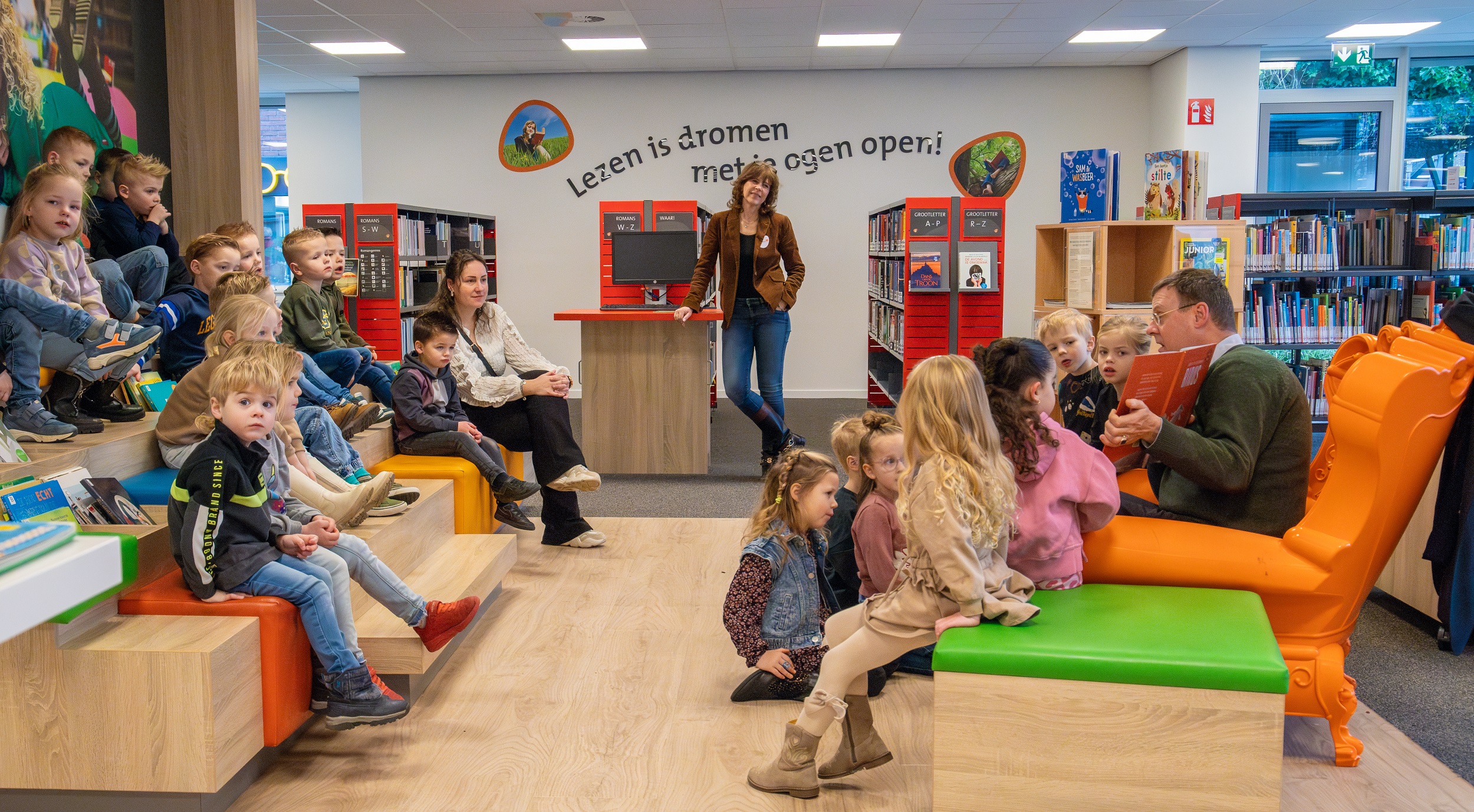 Foto: Voorleesplezier met wethouders Maarten Heere