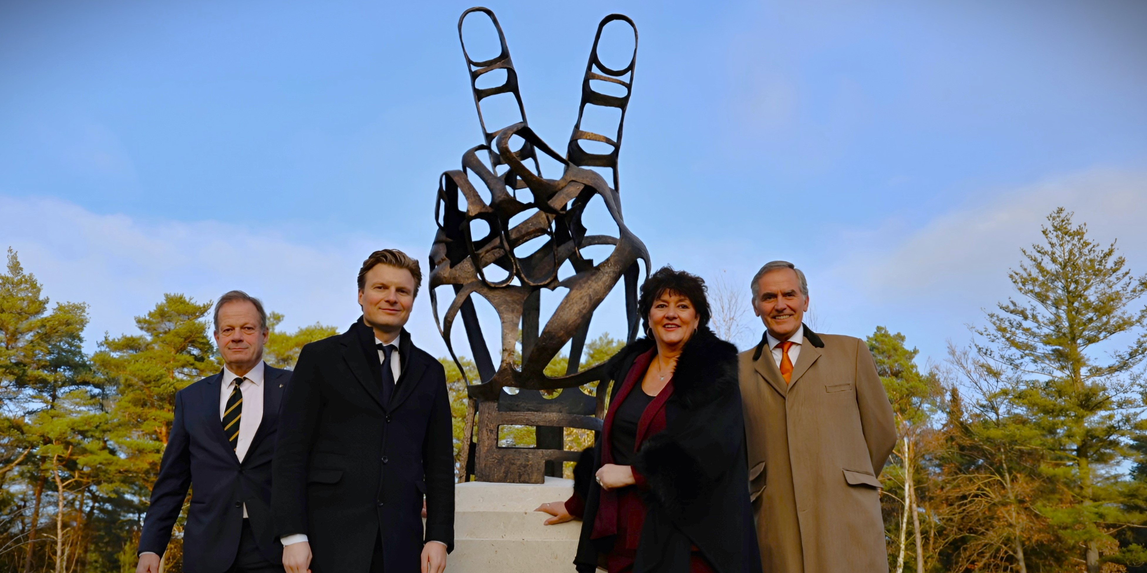 Foto: Veteranenmonument onthult door minister Brekelmans
