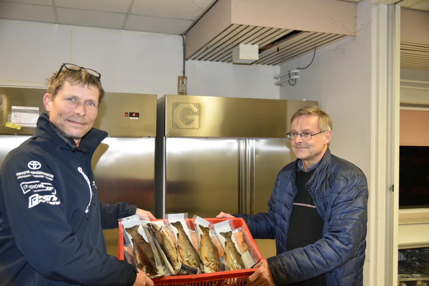 Foto: Vliegvissen voor de Voedselbank: 100 forellen voor gezinnen in nood