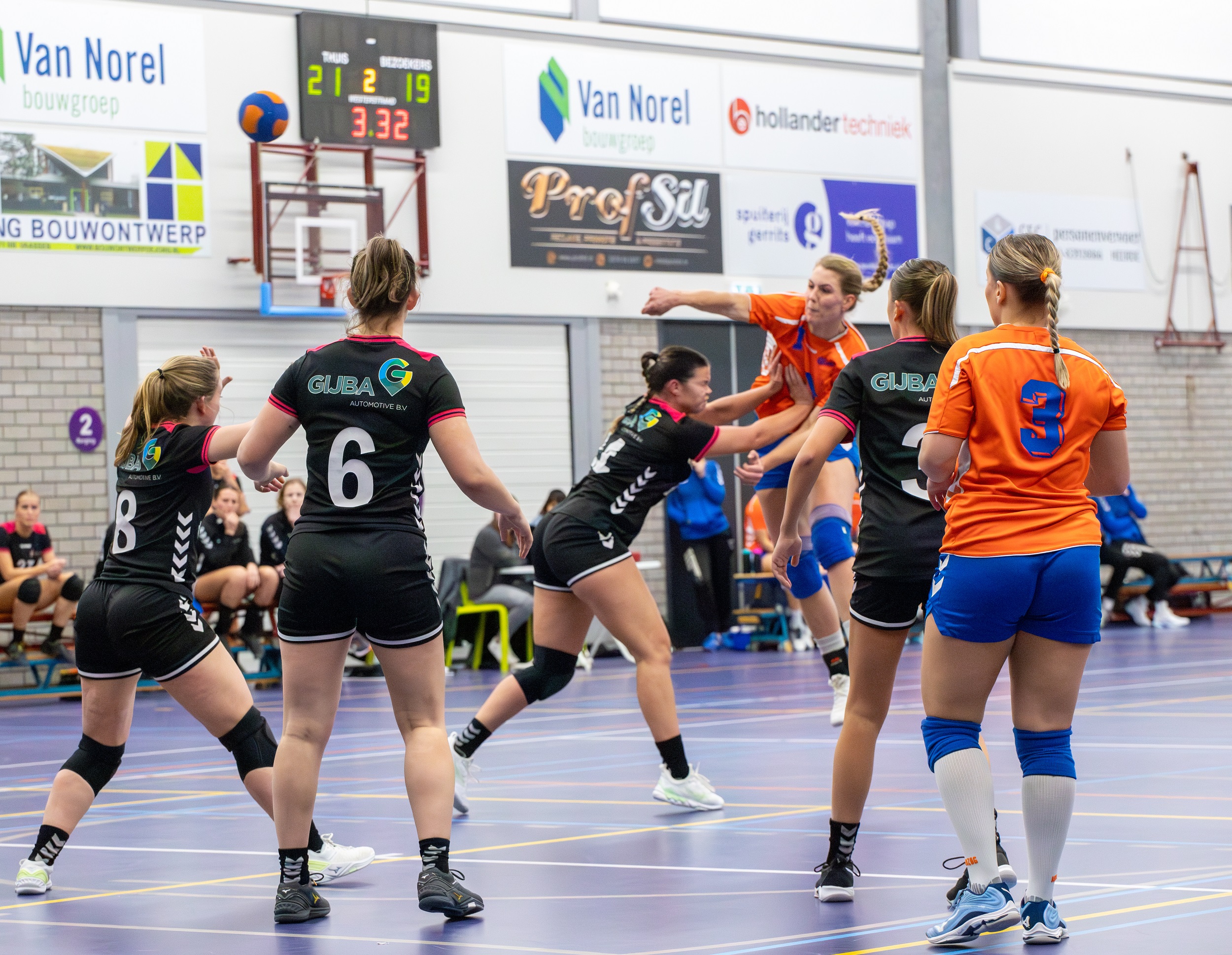 Foto: Spannende strijd tegen Angeren eindigt zonder punten voor CVO