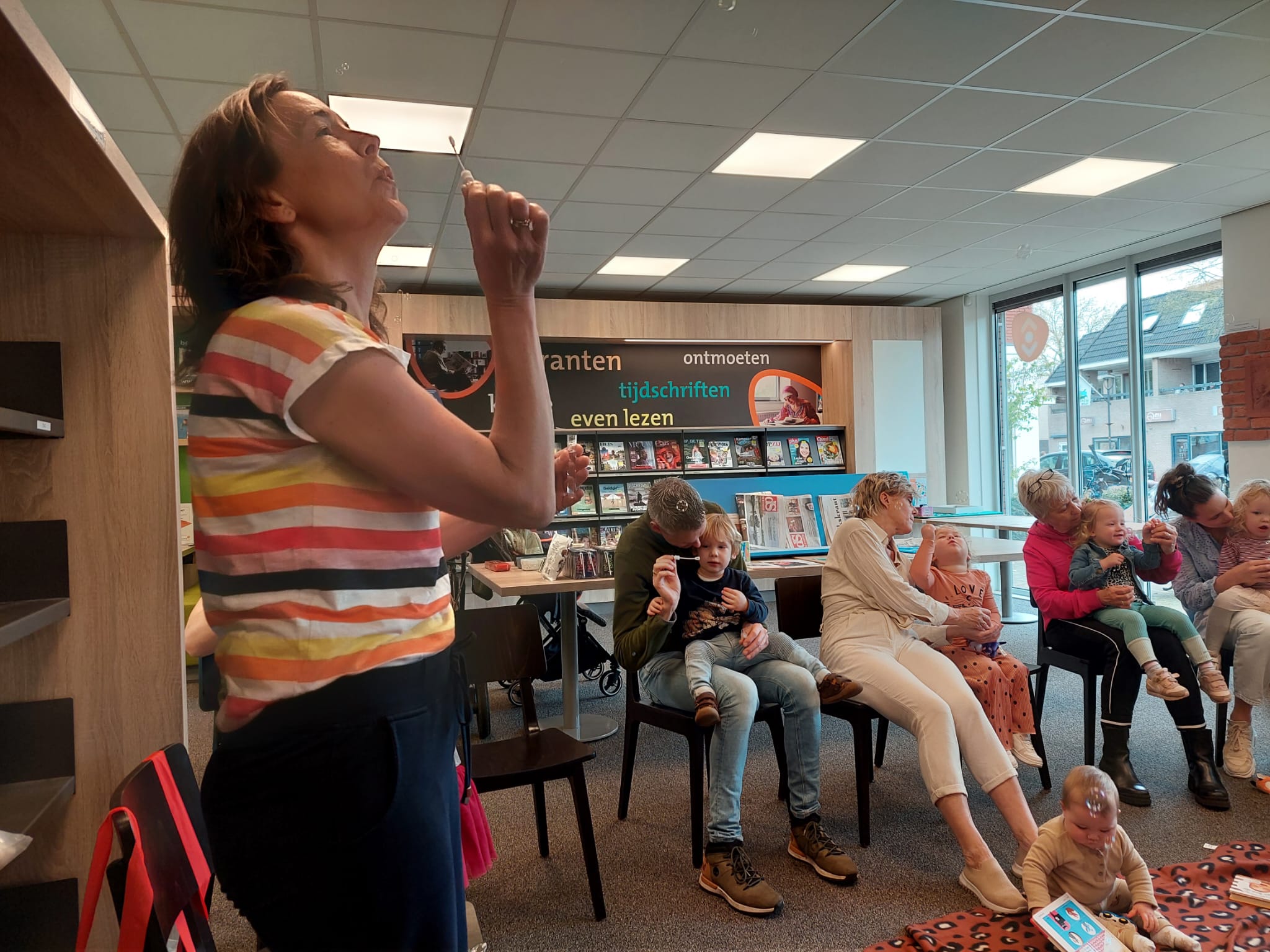 Foto: Bellen blazen bij Boeken en Babbels