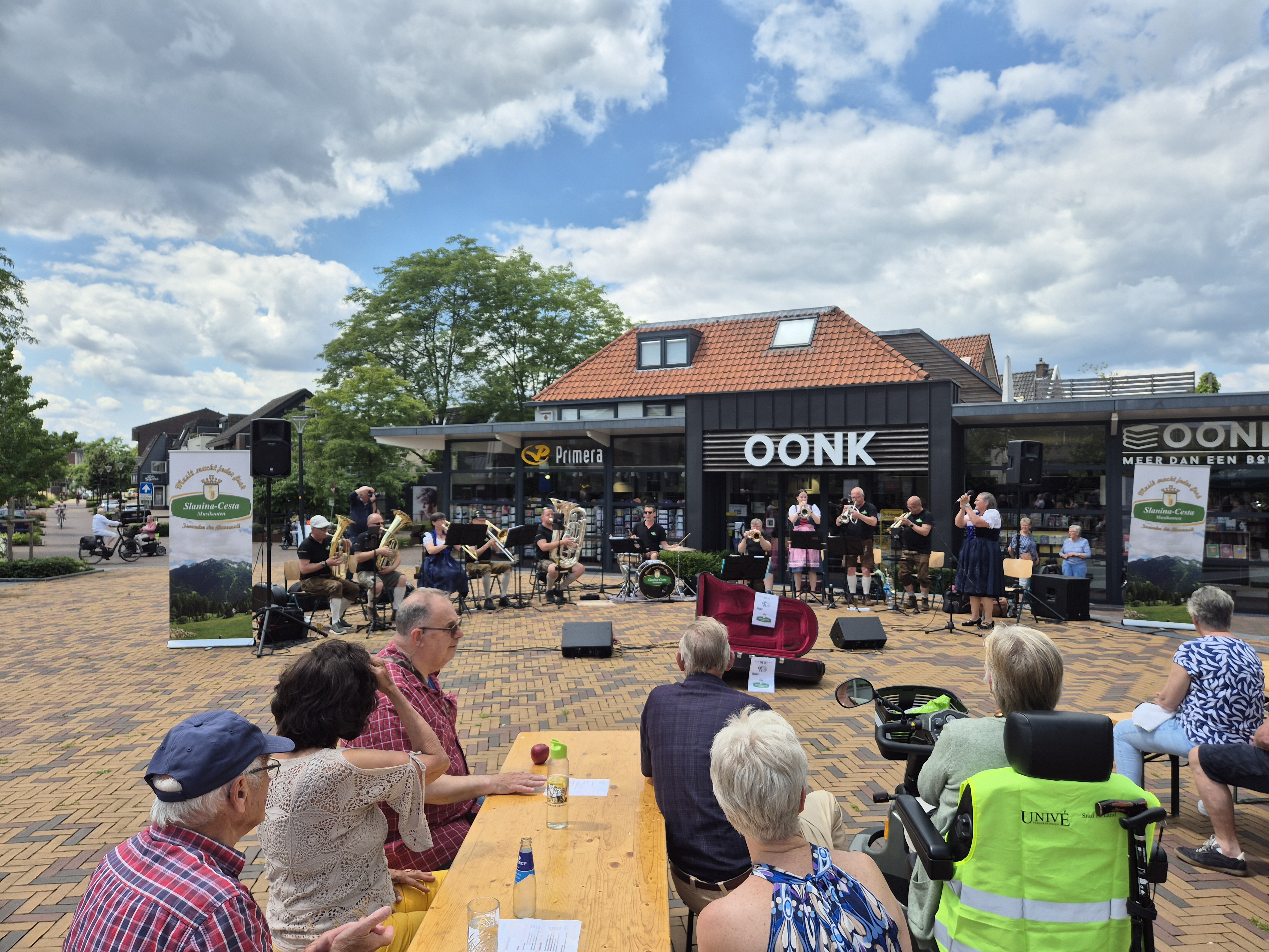 Foto: Video : Gezellig Apfelstrudelkonzert