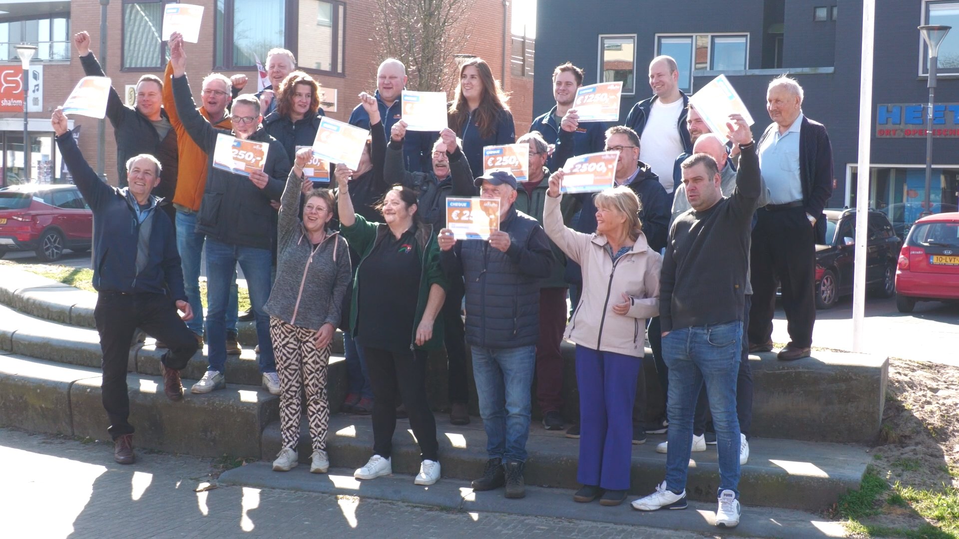 Foto: Maxima deelt cheques uit van Goededoelenfeest (Film)