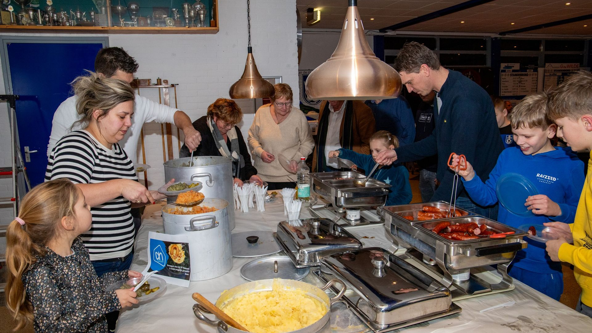 Foto: Geslaagd stamppottenbuffet bij SV Vaassen