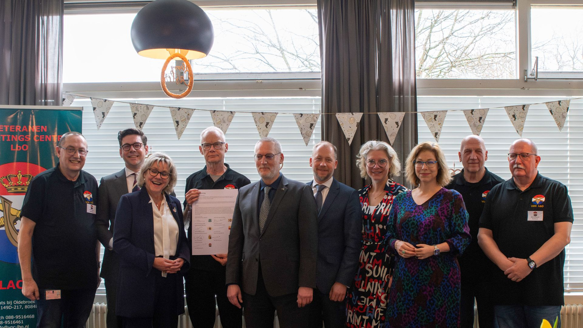 Foto: Veluwse burgemeesters en VOC-LbO ondertekenen intentieverklaring voor gezamenlijke inzet voor veteranen