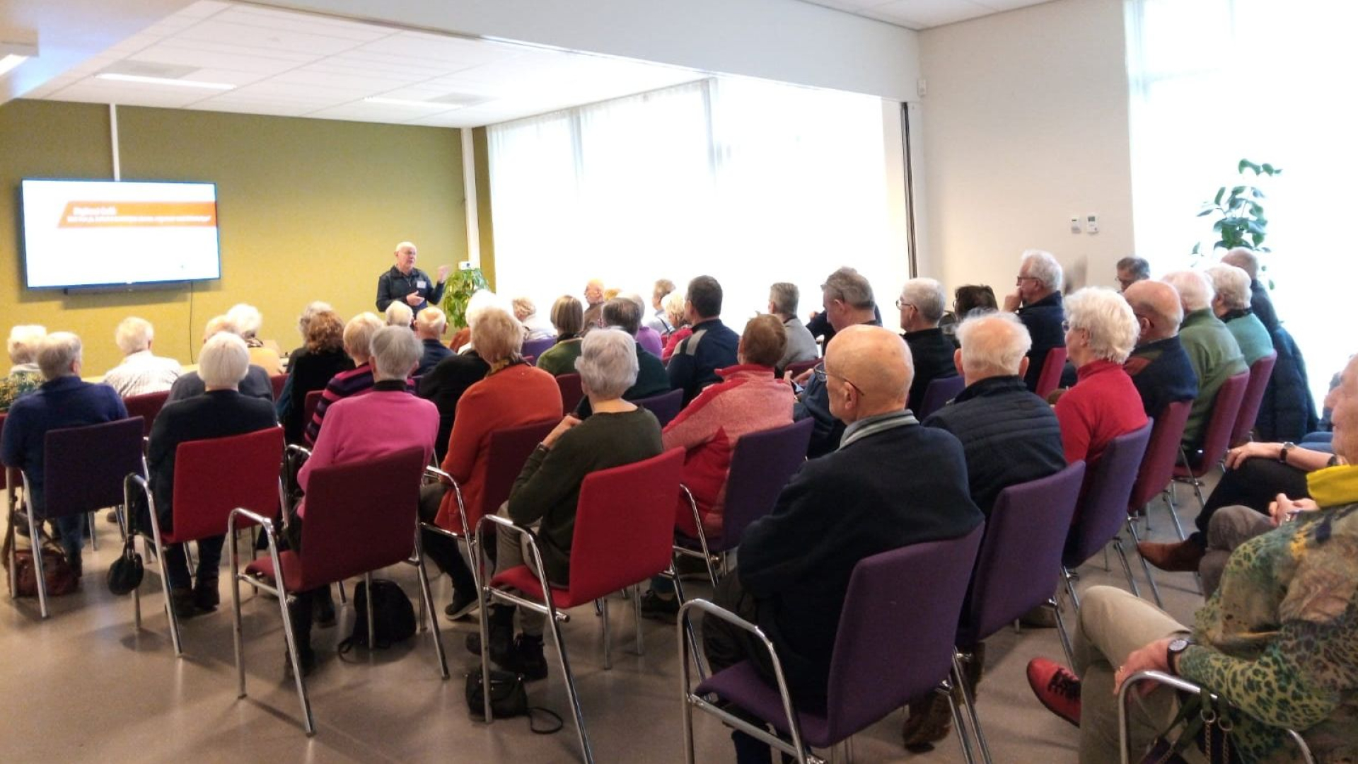 Foto: Veel belangstelling voor WhatsApp Café