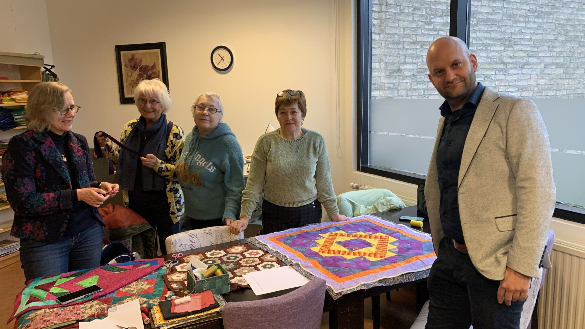 Foto: Wethouder bezoekt Textiellab Groot Stokkert