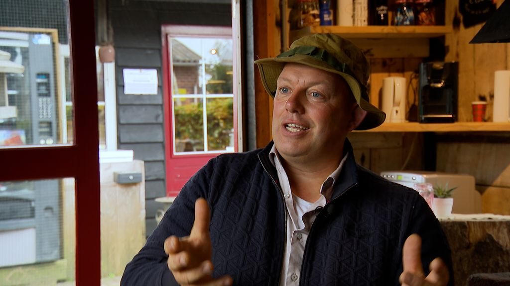 Foto: Zwier 'werd gek' van mensen met beperking, nu werken ze op zijn boerderij