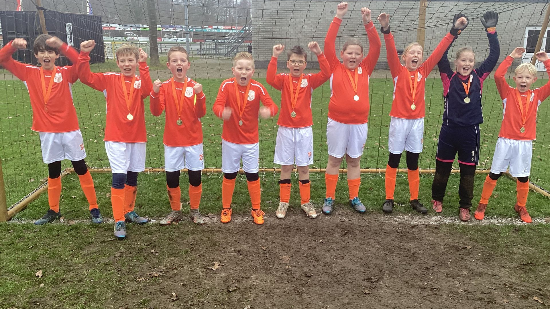 Foto: JO-10 van vv Emst ongeslagen Herfstkampioen