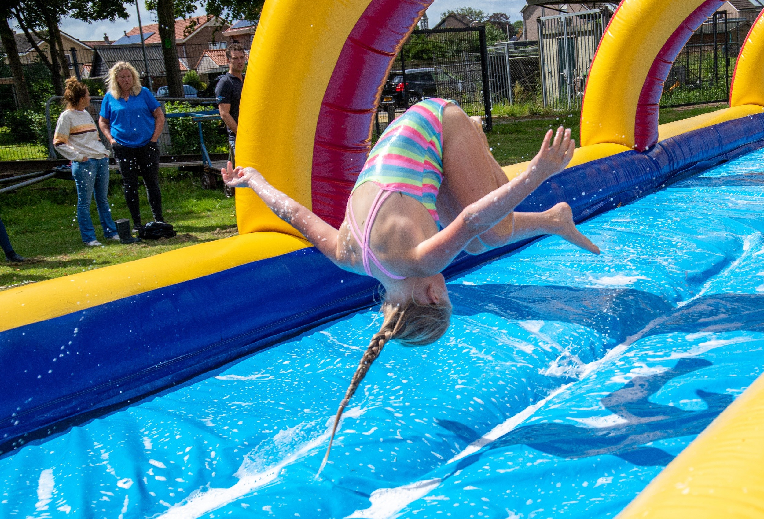 Foto: Opnieuw succesvolle buikschuifbaan tijdens laatste week van schoolvakanties
