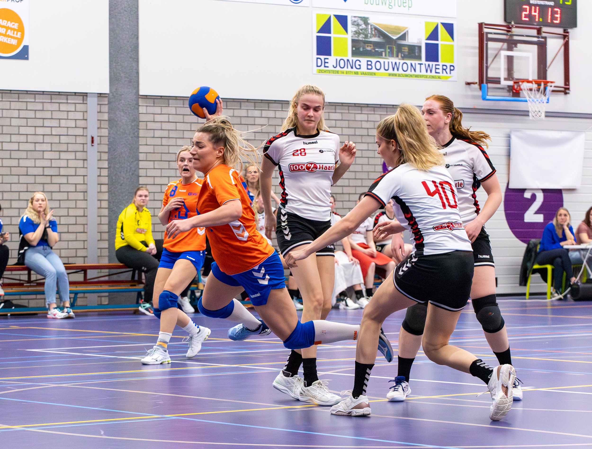 Foto: Spannend Duel Eindigt in Nipt Verlies voor de dames van CVO Vaassen