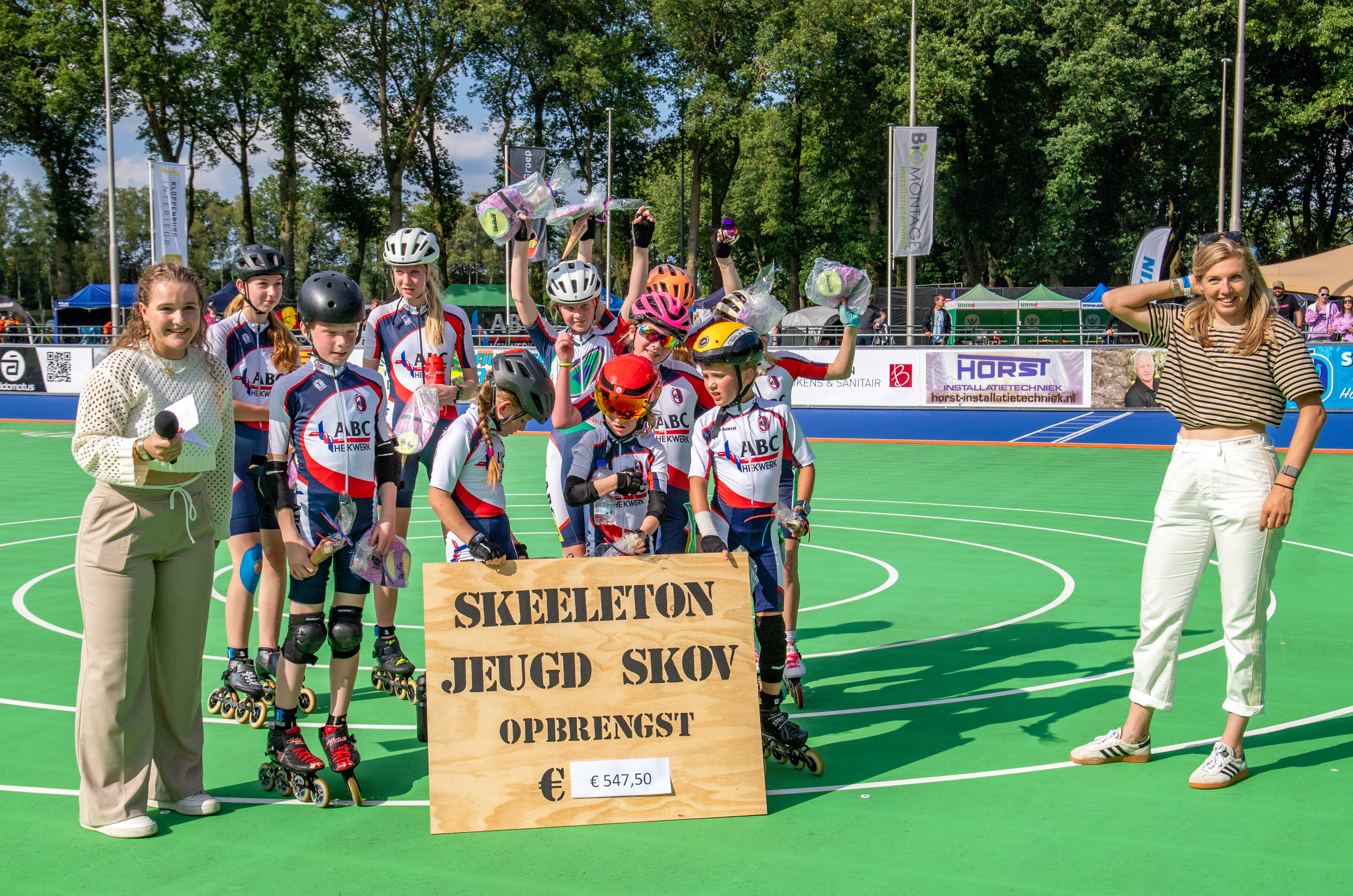 Foto: Jeugdleden skeelerclub Heerde skeeleren mooi bedrag bij elkaar