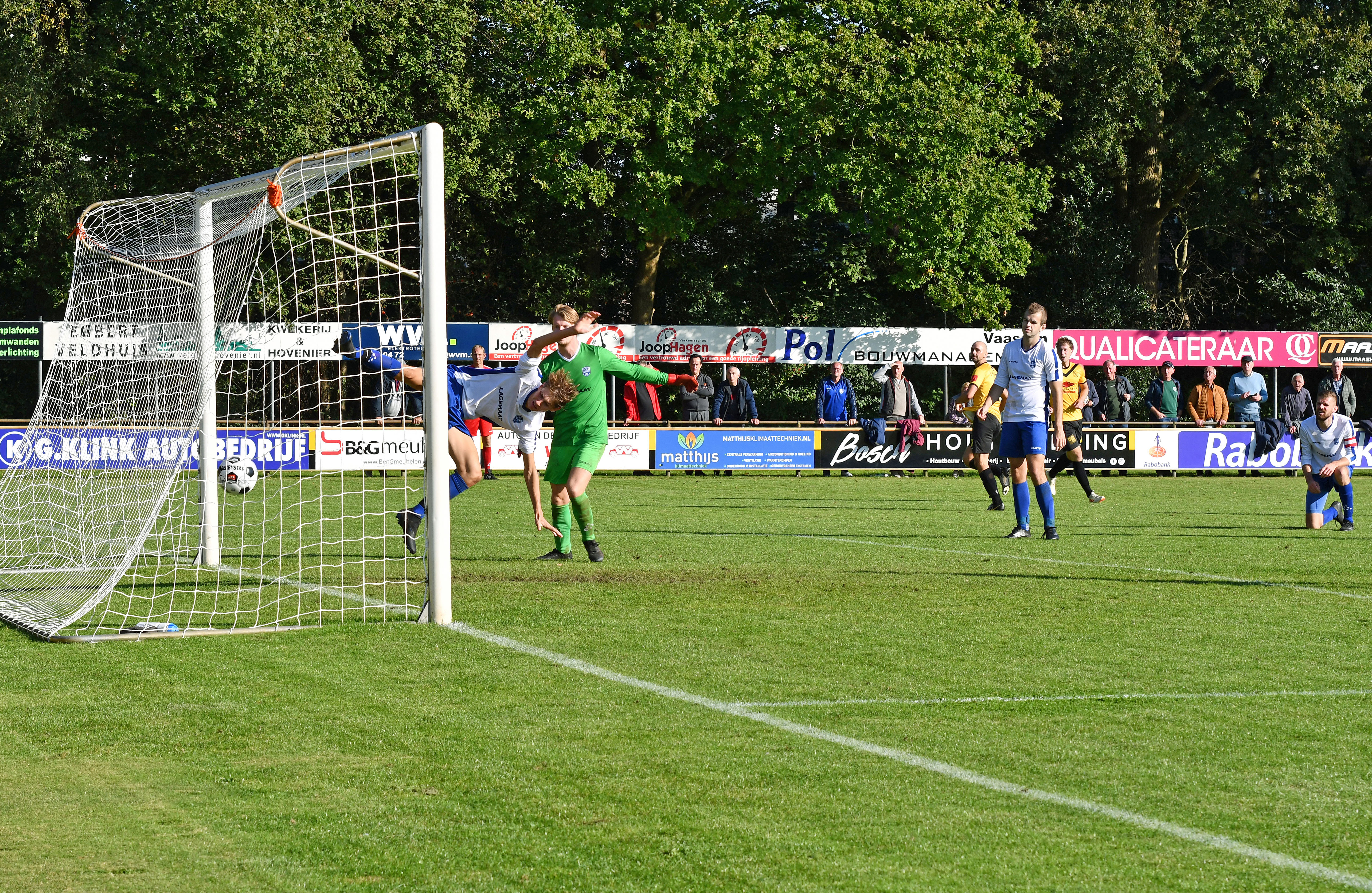 Foto: Op schitterende voetbalmiddag doen VIOS en SEH aan klantenbinding