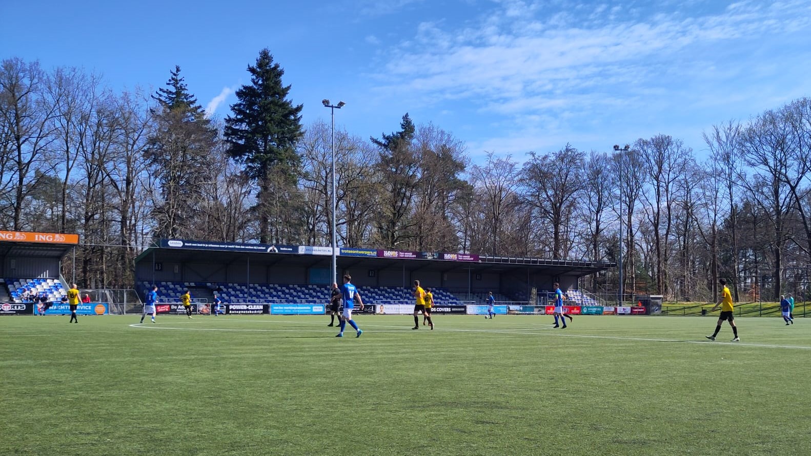 Foto: Als voornaamste prooi in 3M slaat VIOS modderfiguur in Apeldoorn