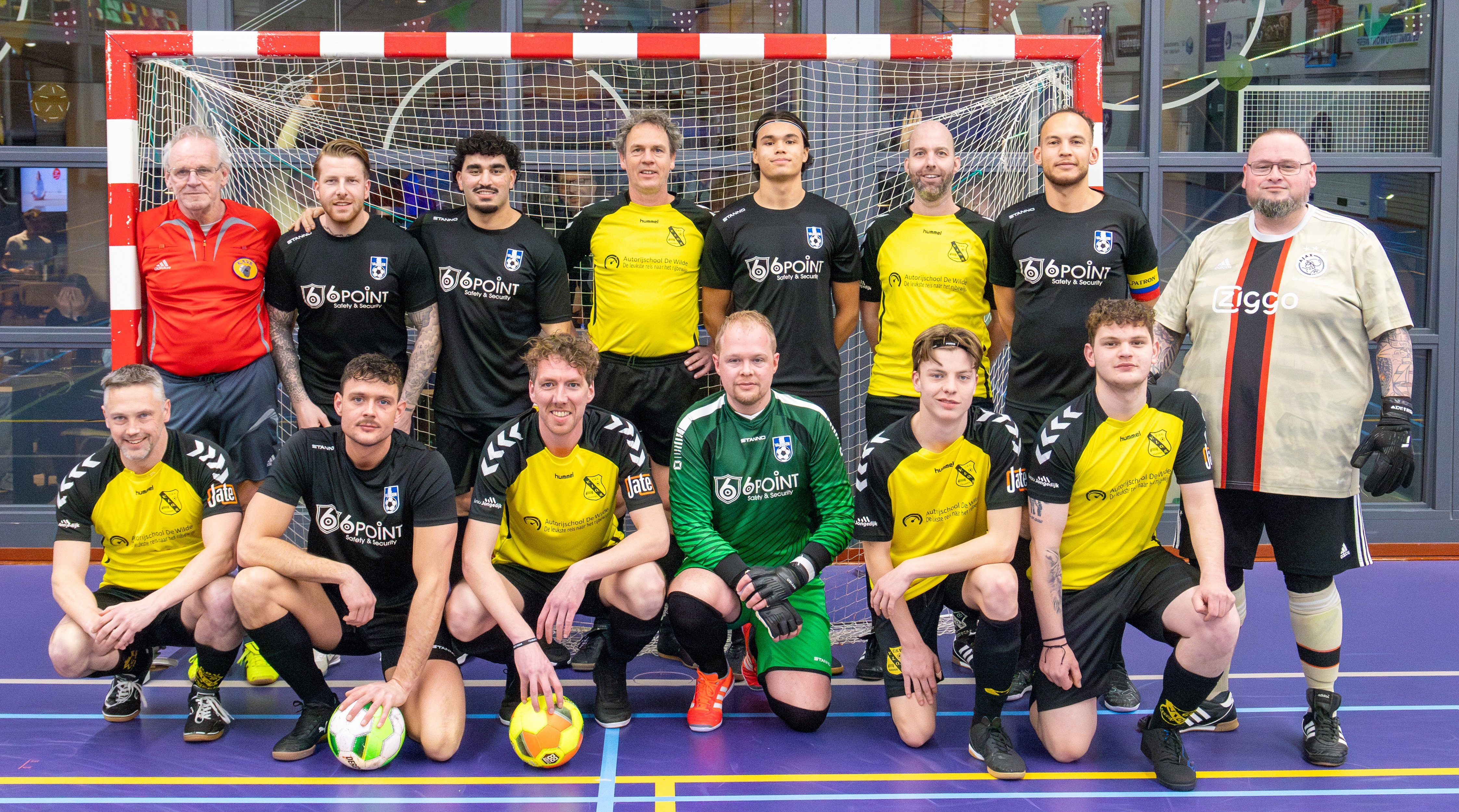 Foto: Sportieve derby in De Koekoek: SV Vaassen wint spannend duel tegen VIOS