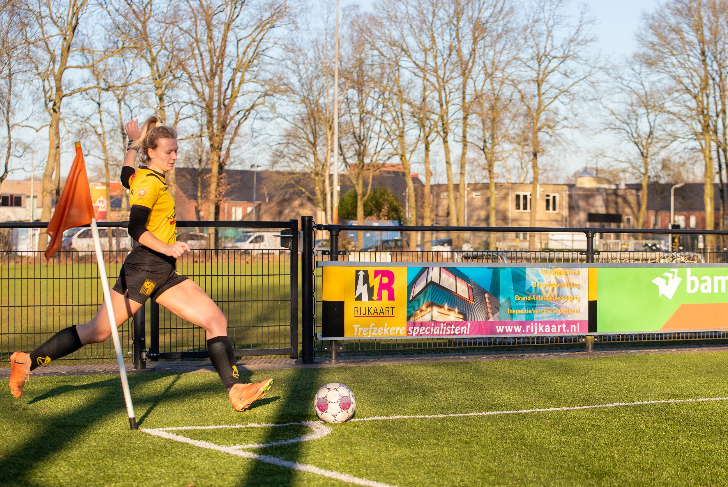 Foto: Overtuigende 6-0 overwinning op NEO houdt koppositie binnen bereik