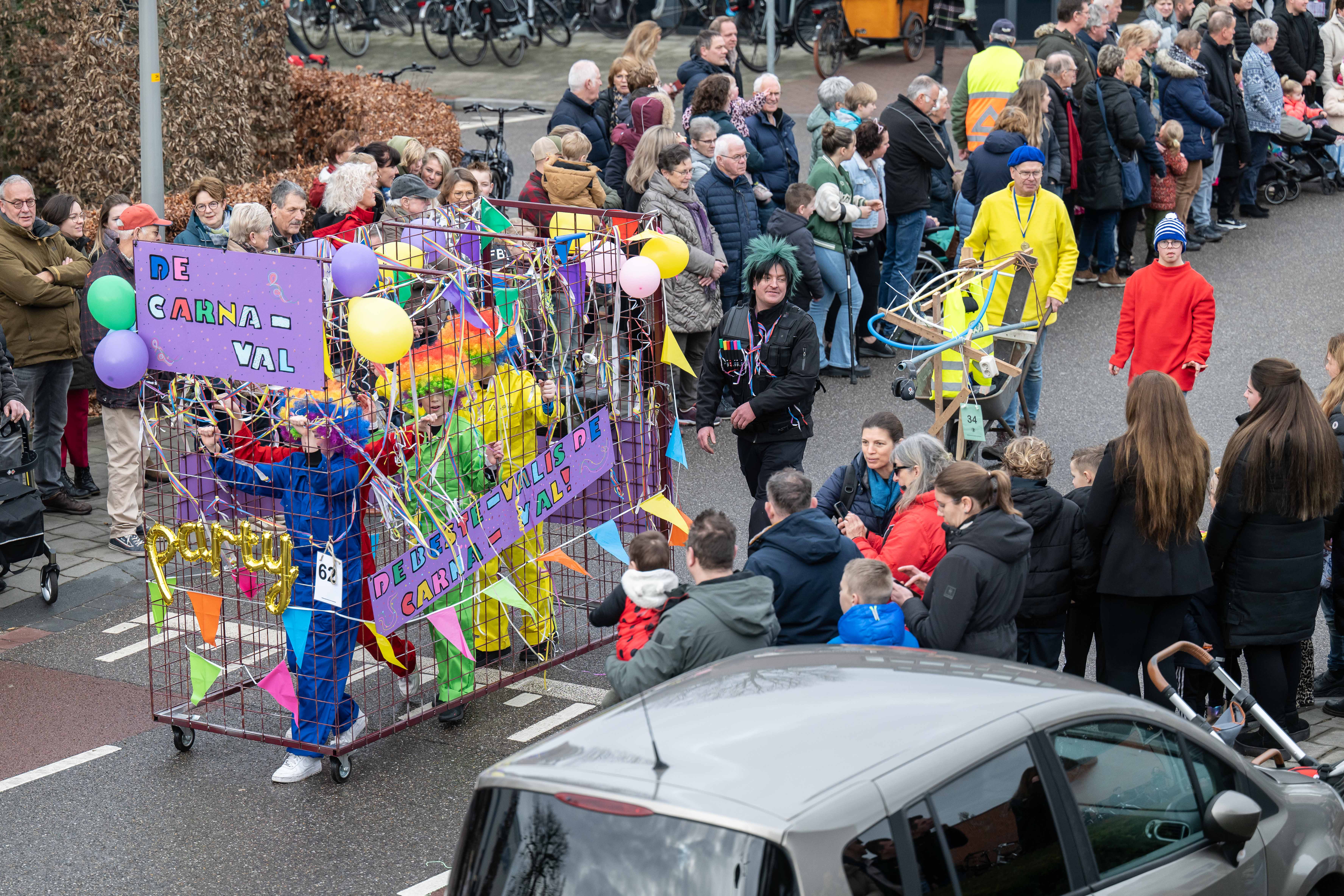Foto: De oude traditie kan weer groeien, want route van de optocht der Rossumdaerpers blijft hetzelfde