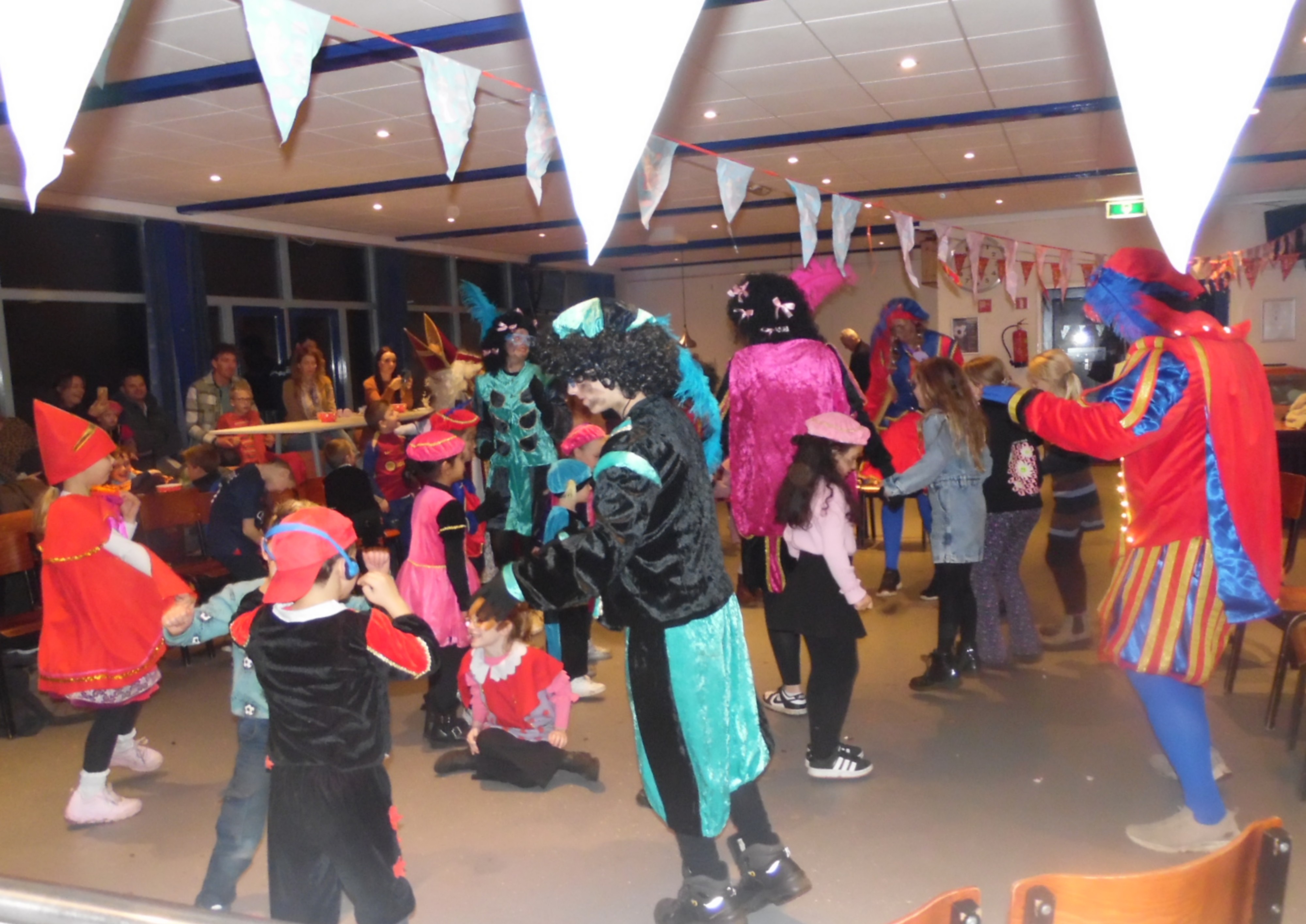 Foto: Sint bezoekt SV Vaassen