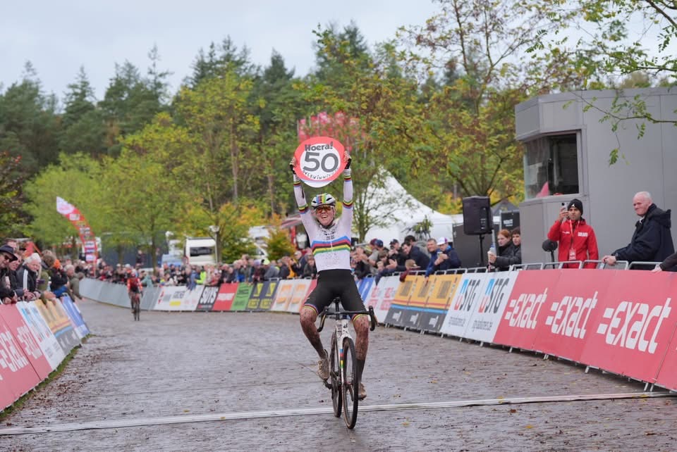 Foto: Van Empel viert 50e zege, Nieuwenhuis triomfeert in Heerde