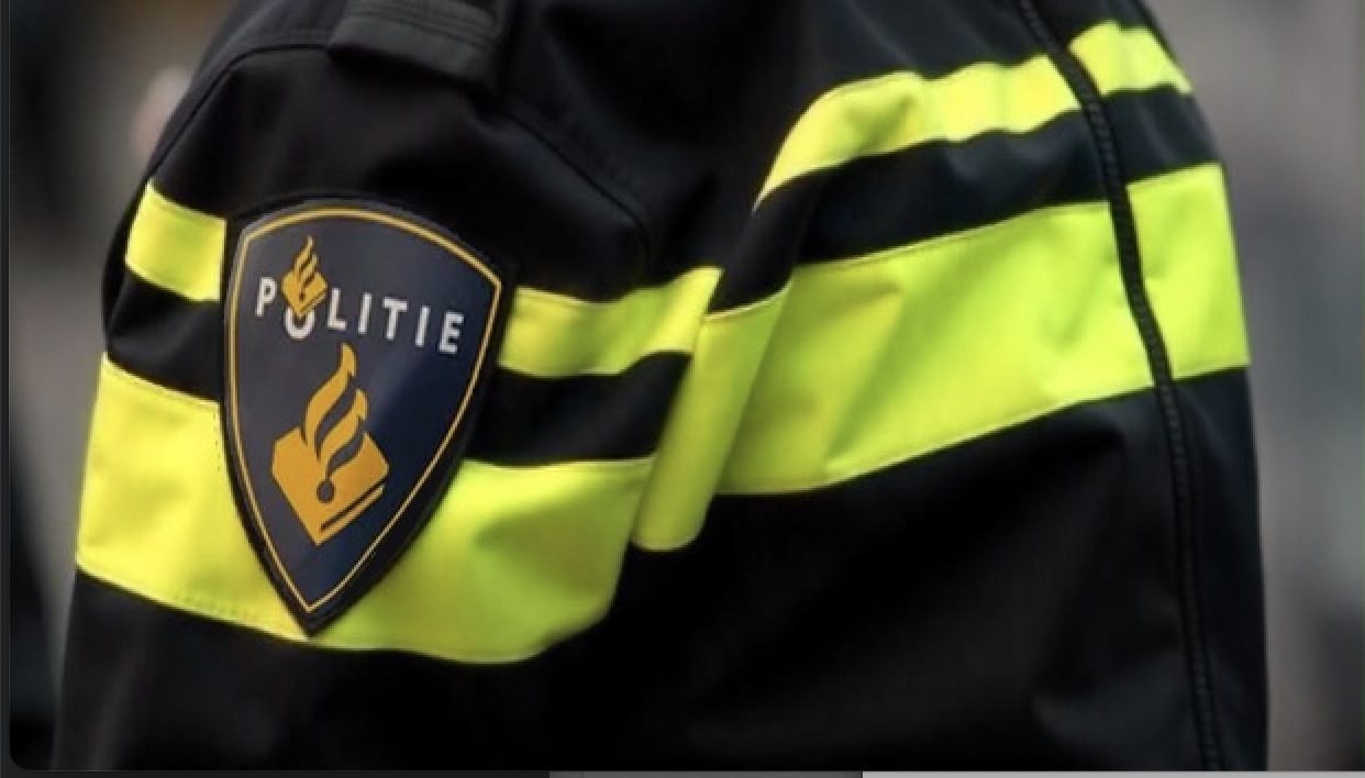 Foto: Automobilist (40) bij Budel aangehouden, reed voor negende keer zonder rijbewijs en was onder invloed van drugs