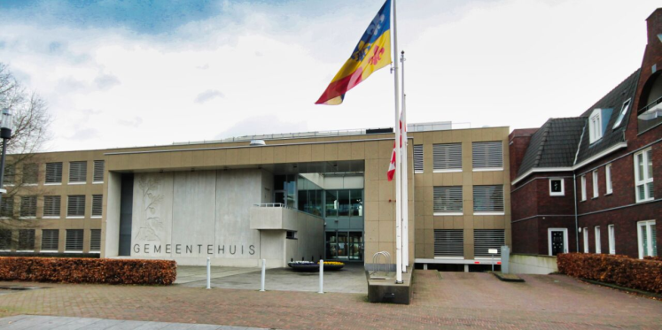Foto: Bladkorven weer geplaatst in Bergeijk