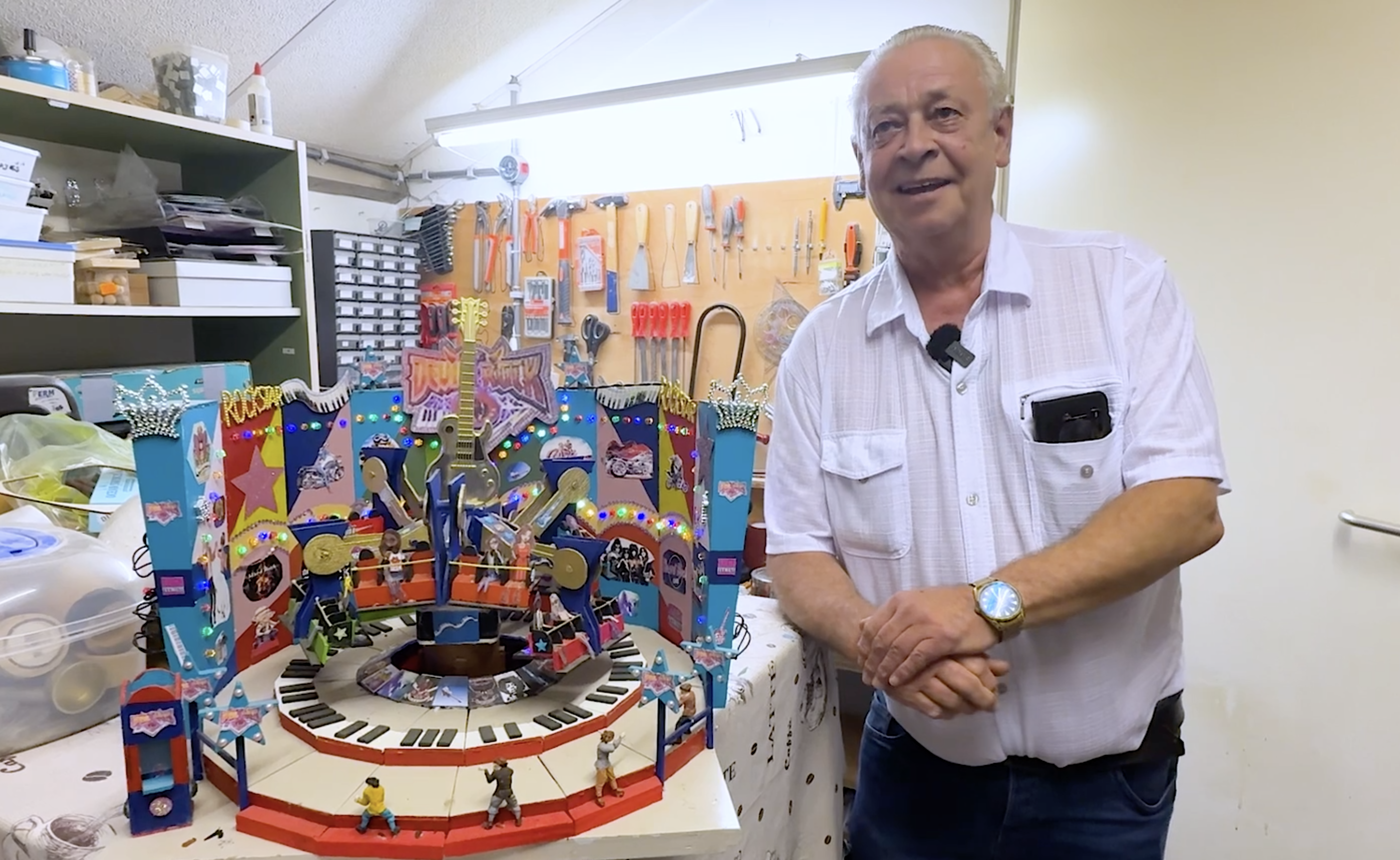 Foto: Joep bouwde meer dan 100 miniatuur-kermisattracties