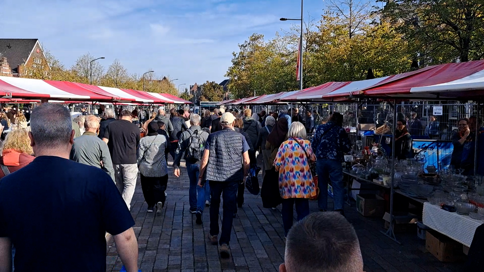 Jaarlijkse vlooienmarkt van Valkenswaardse scoutinggroepen weer druk bezocht