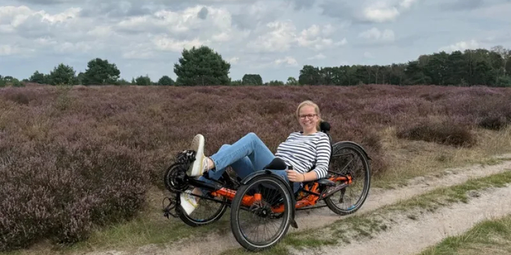 Foto: Carlijn (27) wil 300 kilometer fietsen voor vervolgbehandeling in Amerika