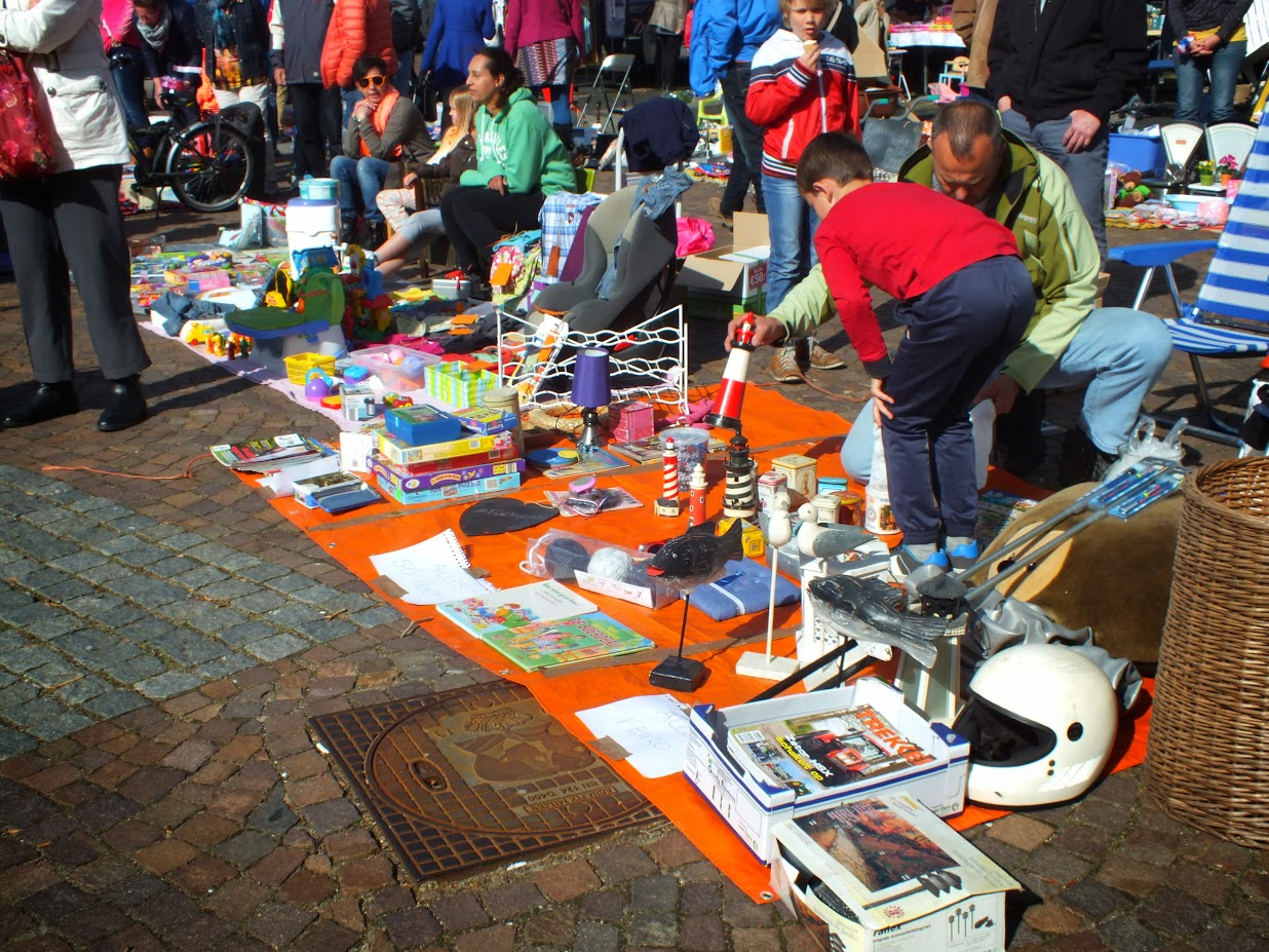 Foto: Adrie Dekker en Arie ten Hove over de festiviteiten romdom Koningsdag 2024 in Oldebroek