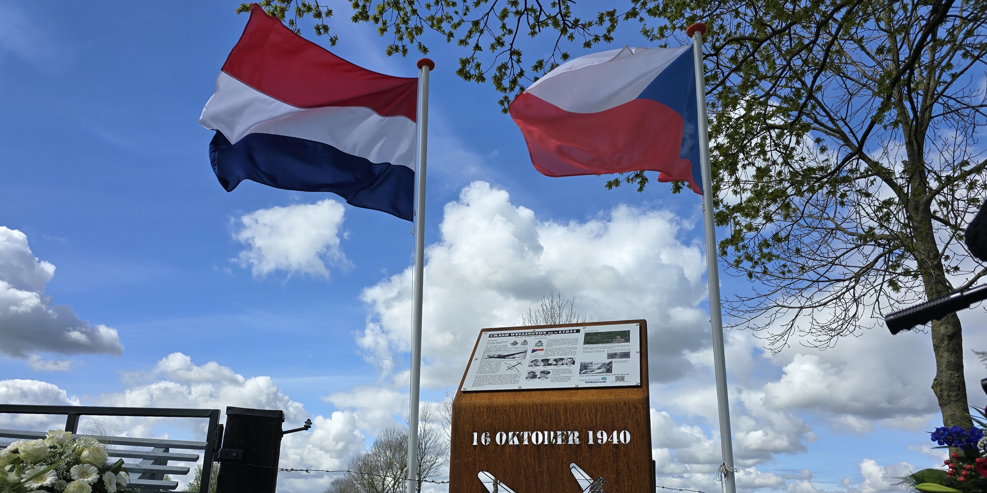 Foto: VIDEO: Helden in de lucht, eerbetoon aan vliegtuigcrashes in gemeente Oldebroek