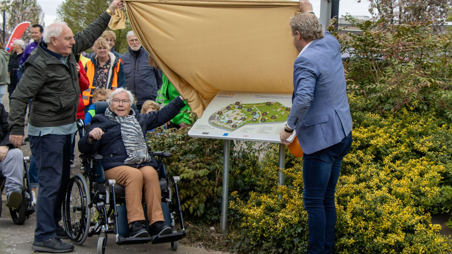 Foto: Feestelijke opening KWIEK-route zorgt voor plezier en beweging