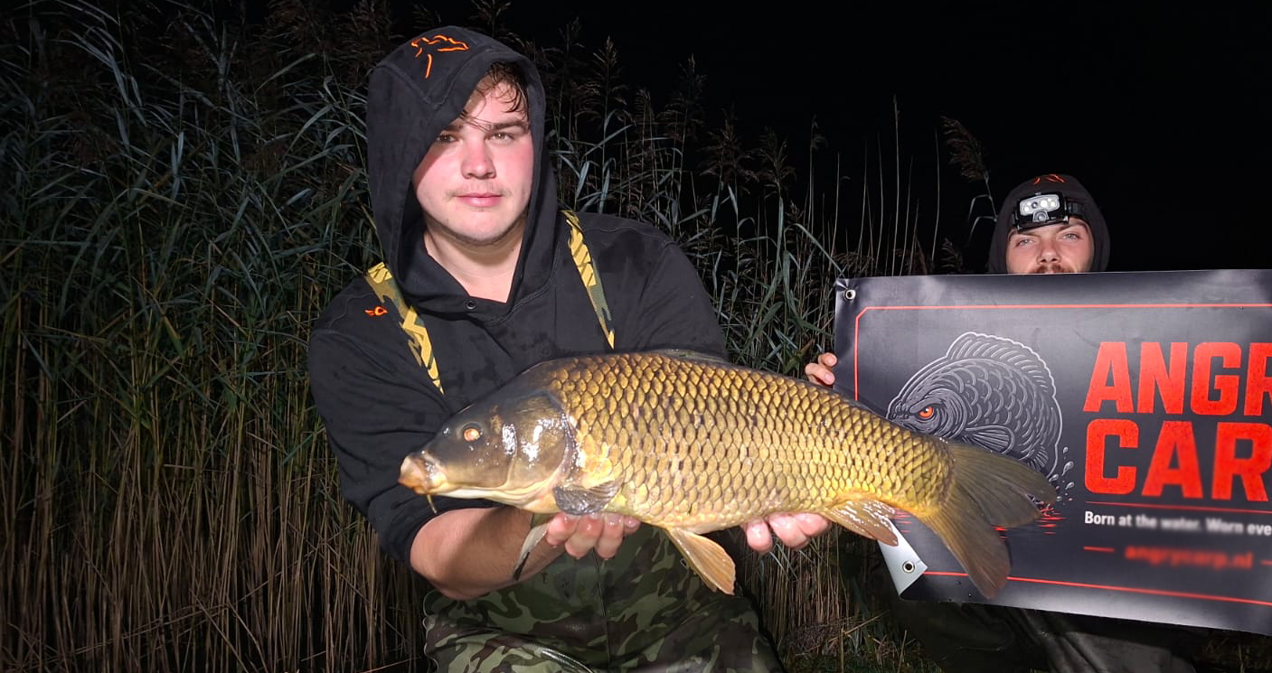 Foto: Leo en Frits vangen in twee dagen één karper en hengelen de hoofdprijs binnen