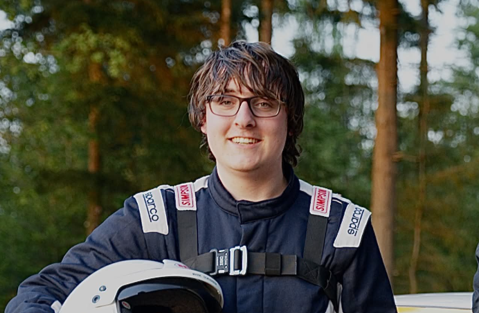 Foto: Zestienjarige Mark Dijkhuizen maakt zich op voor Twente Rally