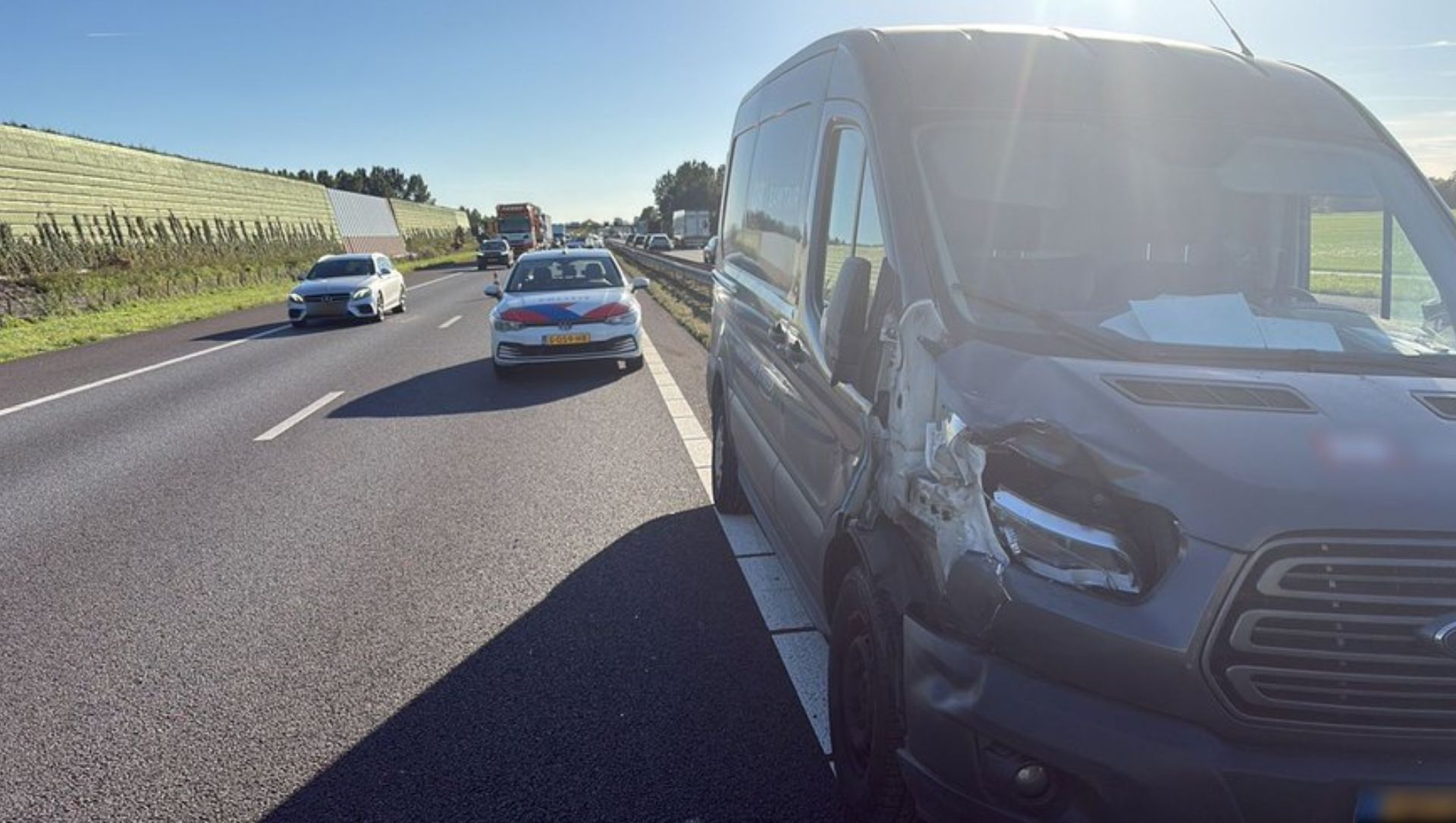 Uur vertraging op A28 bij Nijkerk door ongeval