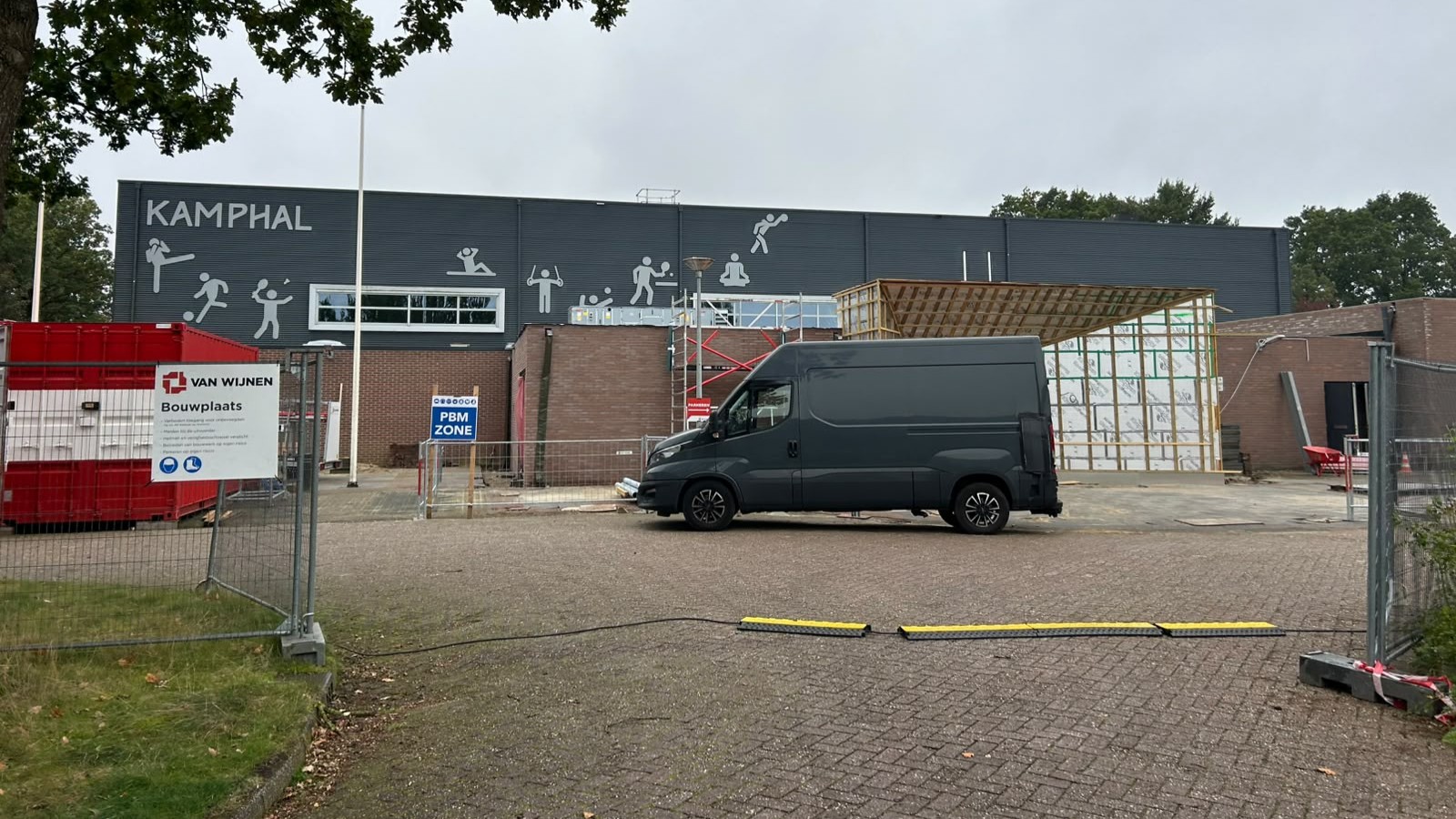 Fout in tekeningen houdt sportclubs langer uit Kamphal