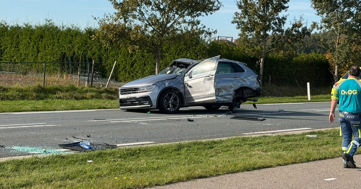 Zware botsing op N302 bij Uddel