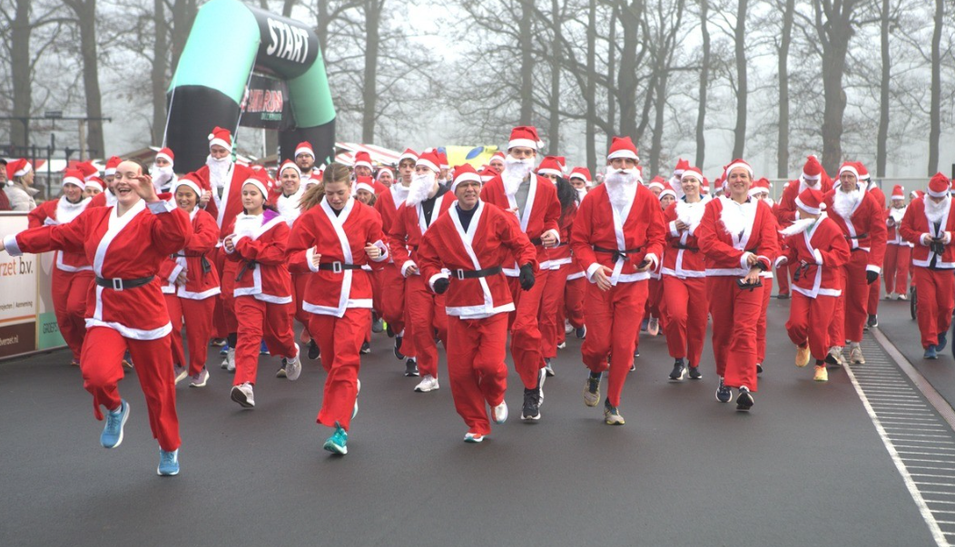 Foto: Oldebroek kleurt rood: Schrijf je in voor de SantaRun tijdens Winterfestijn Oldebroek