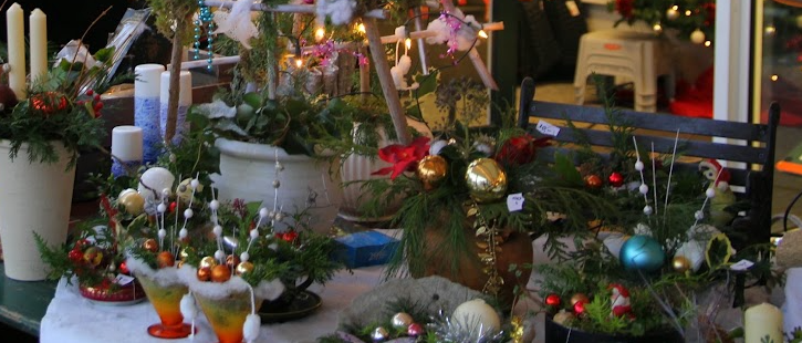 Foto: Janneke Kragt zamelt kerstspullen in voor het goede doel: inzamelpunt in Hattemerbroek