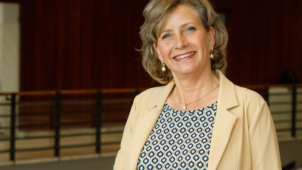 Foto: Wethouder Lia de Waard – Oudesluijs kondigt vertrek aan