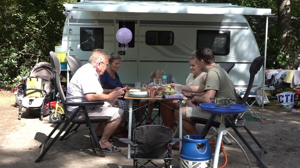 Foto: De vakantie zit erop! Camping ziet de eerste lege plekken