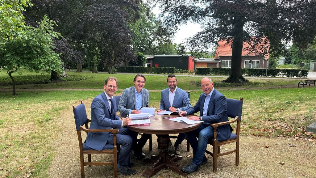 Foto: Koopovereenkomst voor centrumplan Heerde getekend