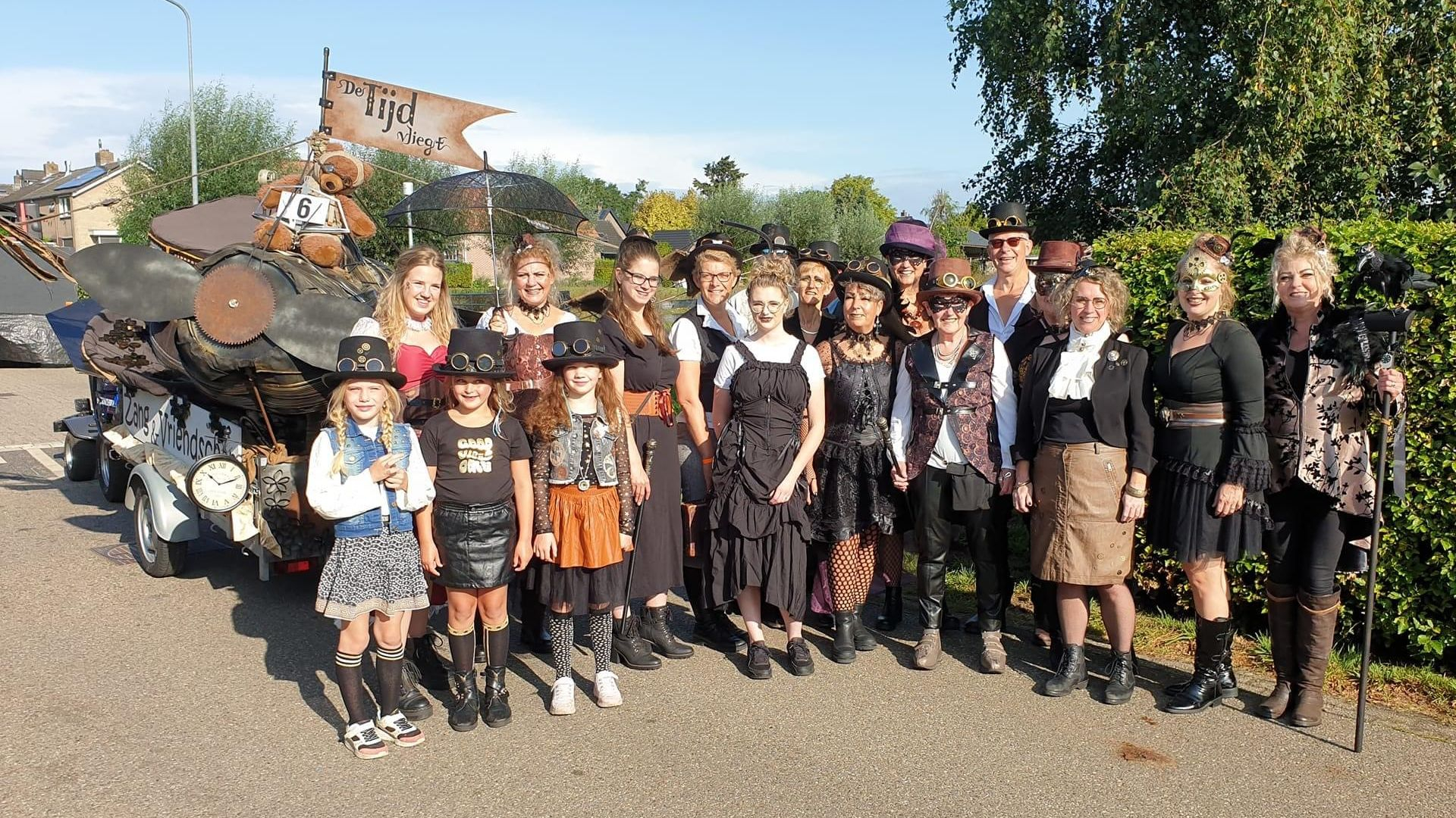 Foto: Zangvereniging Zang & Vriendschap wint 1e prijs in Optocht Emsterfeest