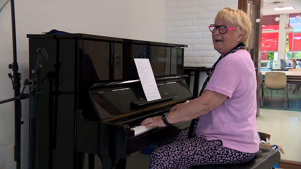 Foto: Jenny lag 52 dagen in coma en wil niets liever dan weer zingen met haar koren