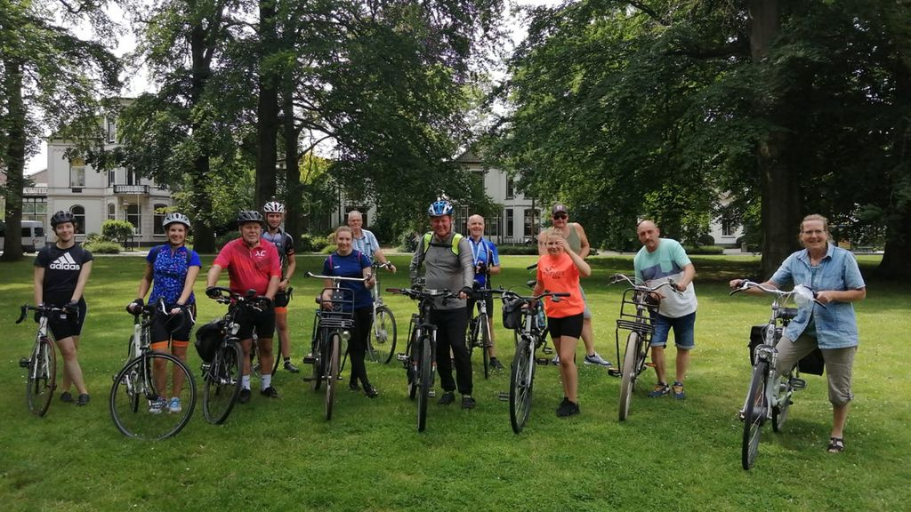 Foto: Danny wil een veilig thuis voor kinderen realiseren en fietste van Roemenië naar Heerde