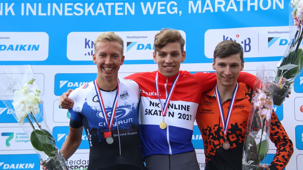 Foto: Kersverse Kampioenen op de Weg willen ook vlammen op Baan in Heerde