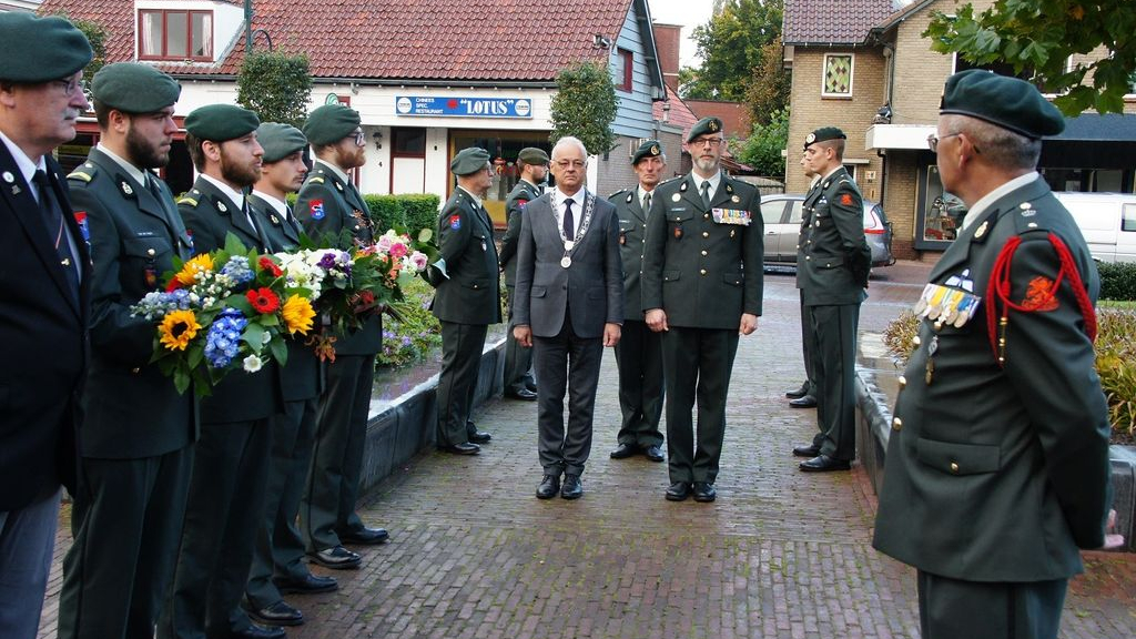 Foto: Veteranen herdenken collega's die hun leven lieten