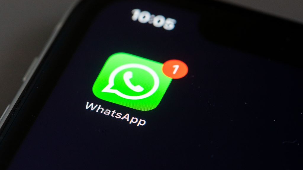 Foto: Cybercrimineel (21) na twee jaar alsnog gepakt voor WhatsApp-fraude